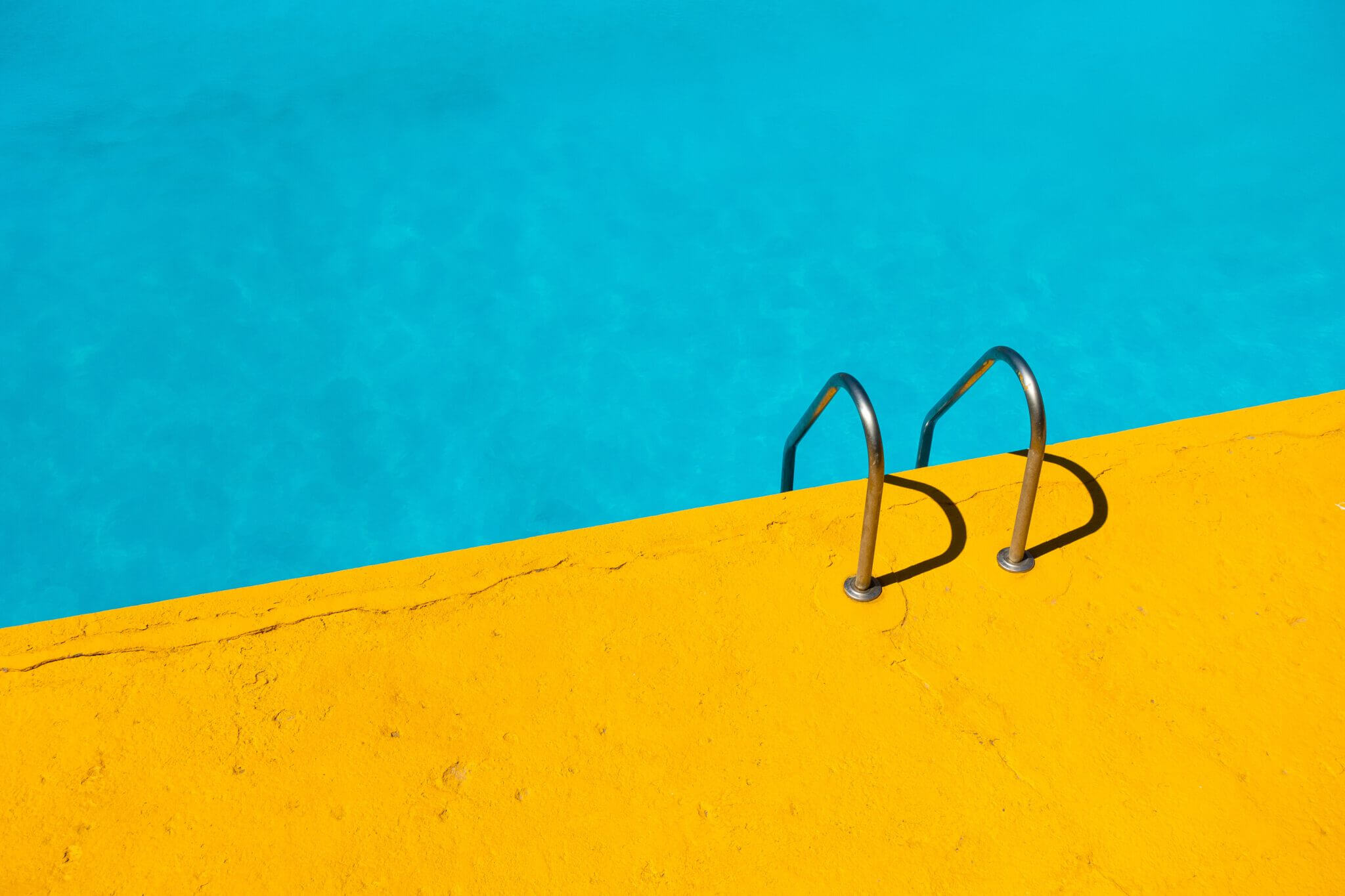 Pool © Unsplash/Etienne Girardet