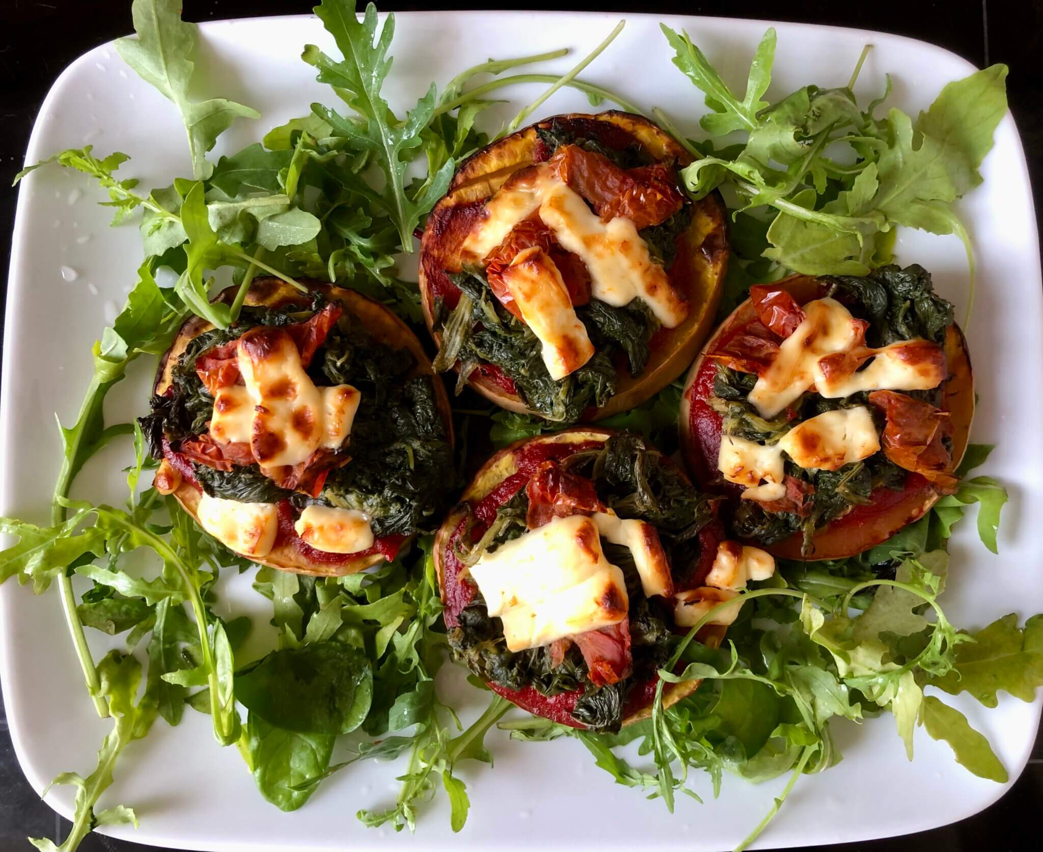 Kürbispizza auf Rucola