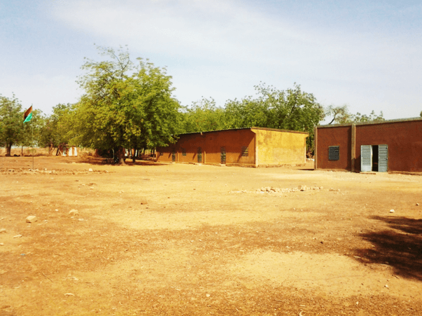 Menschenleere Schulgebäude in Burkina Faso